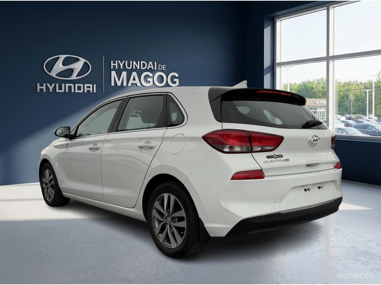 Hyundai Elantra GT Preferred 2019 — photo 3