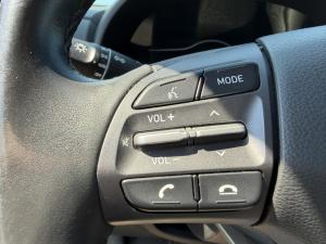 Miniature 15 Hyundai Kona EV Preferred 2-Tone 2021