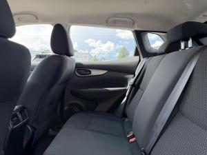 Miniature 10 Nissan Qashqai S 2021