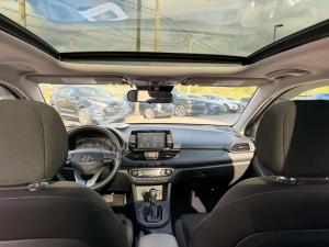Miniature 19 Hyundai Elantra GT GLS 2018