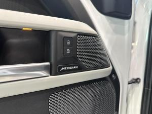 Miniature 12 Land Rover Defender 110 P400 X-Dyn SE 2024