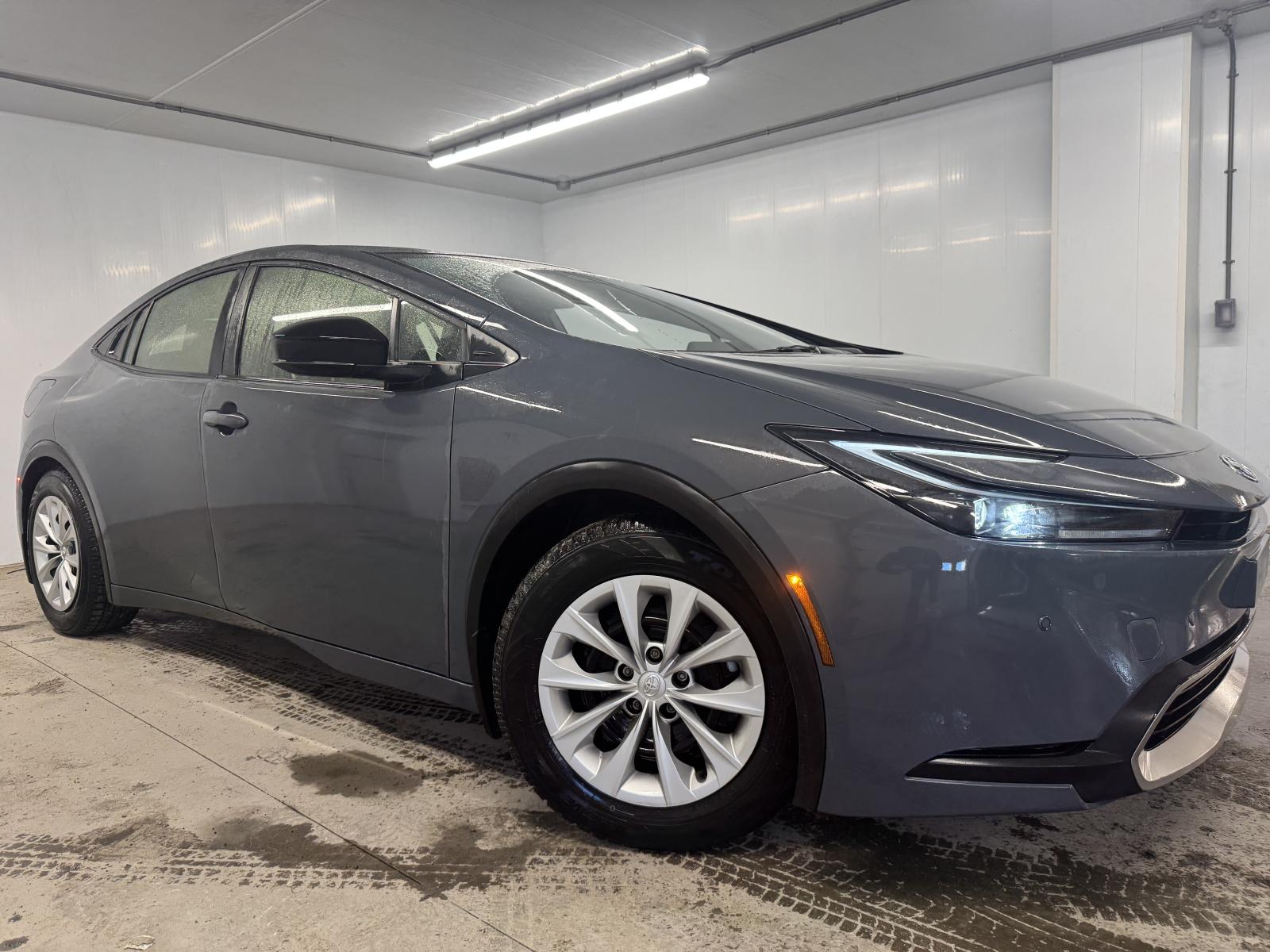 Toyota Prius Plug-In Hybrid SE 2025