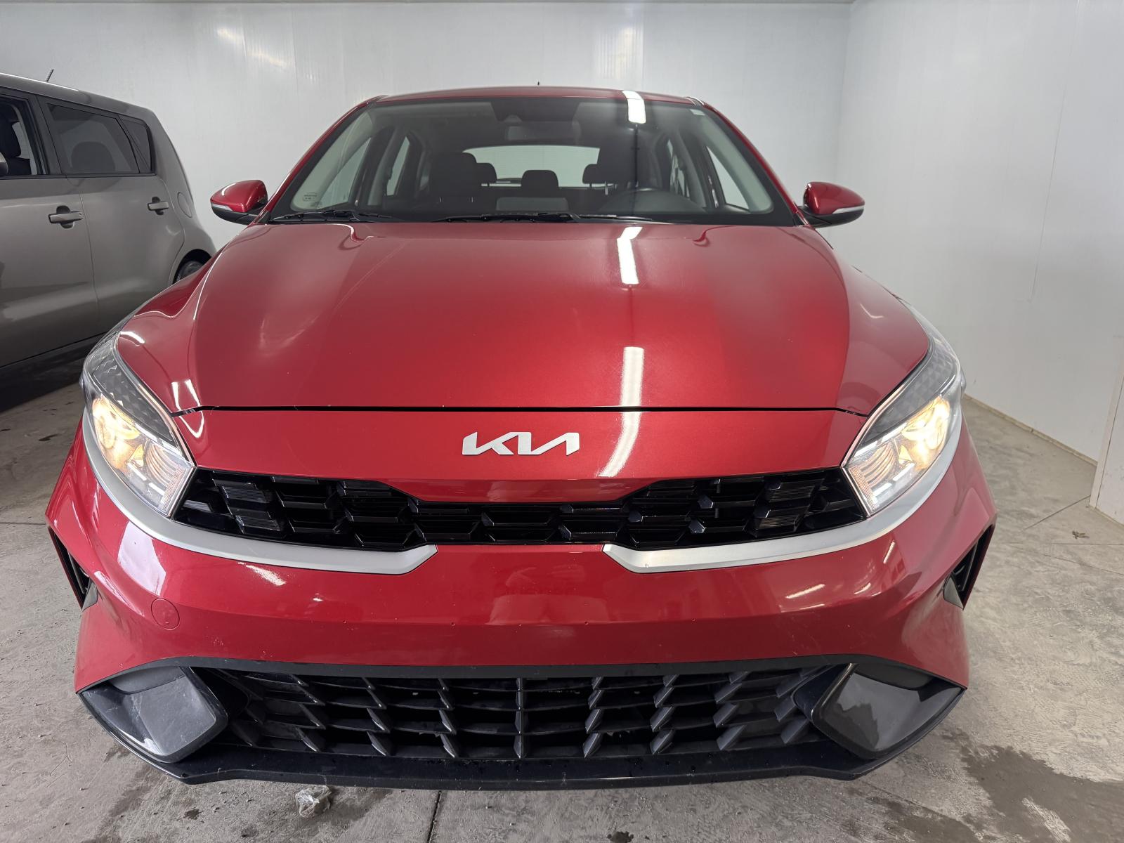 Kia Forte5 EX 2023 — photo 2