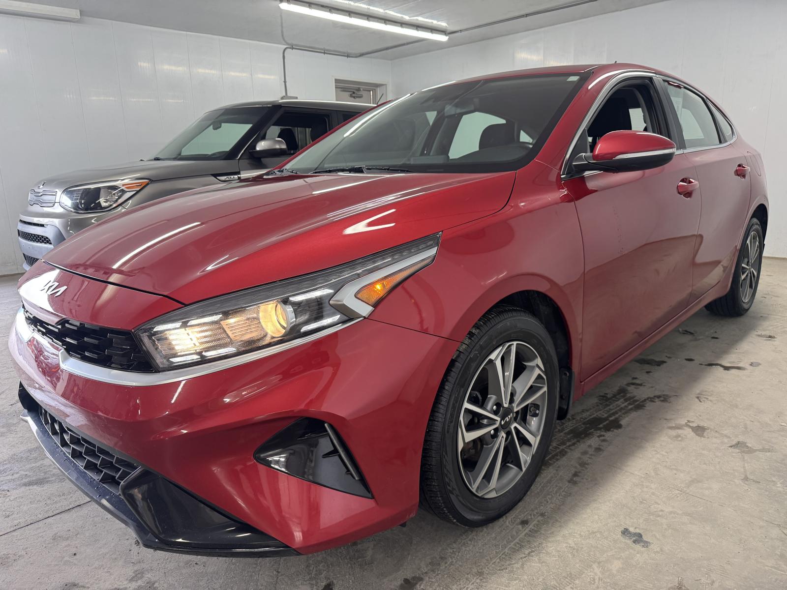 Kia Forte5 EX 2023 — photo 3