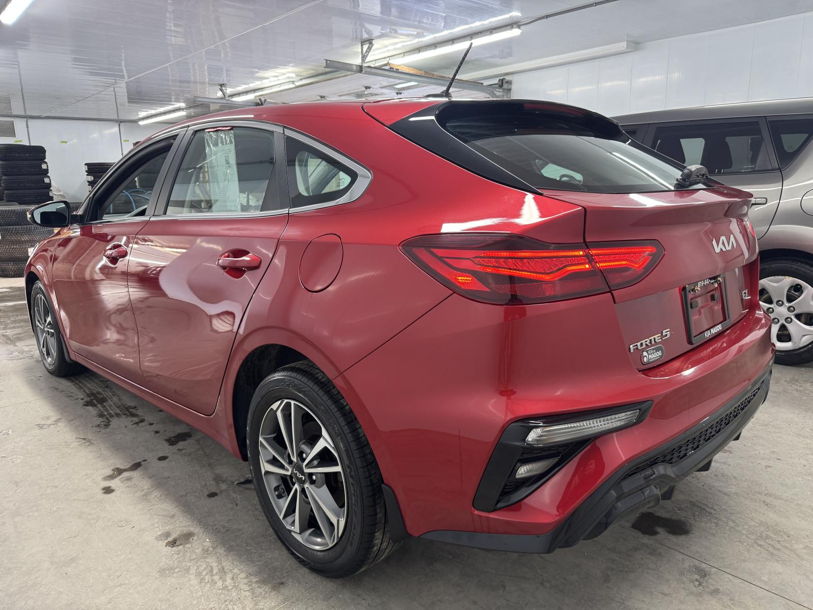 Kia Forte5 EX 2023 — photo 4