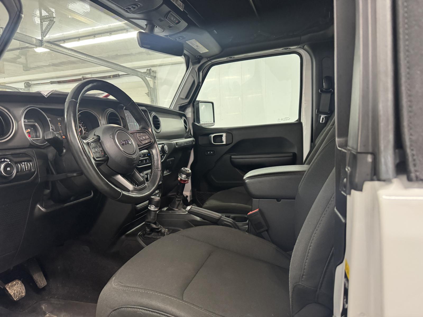 Jeep Wrangler Sport 2021 — photo 8