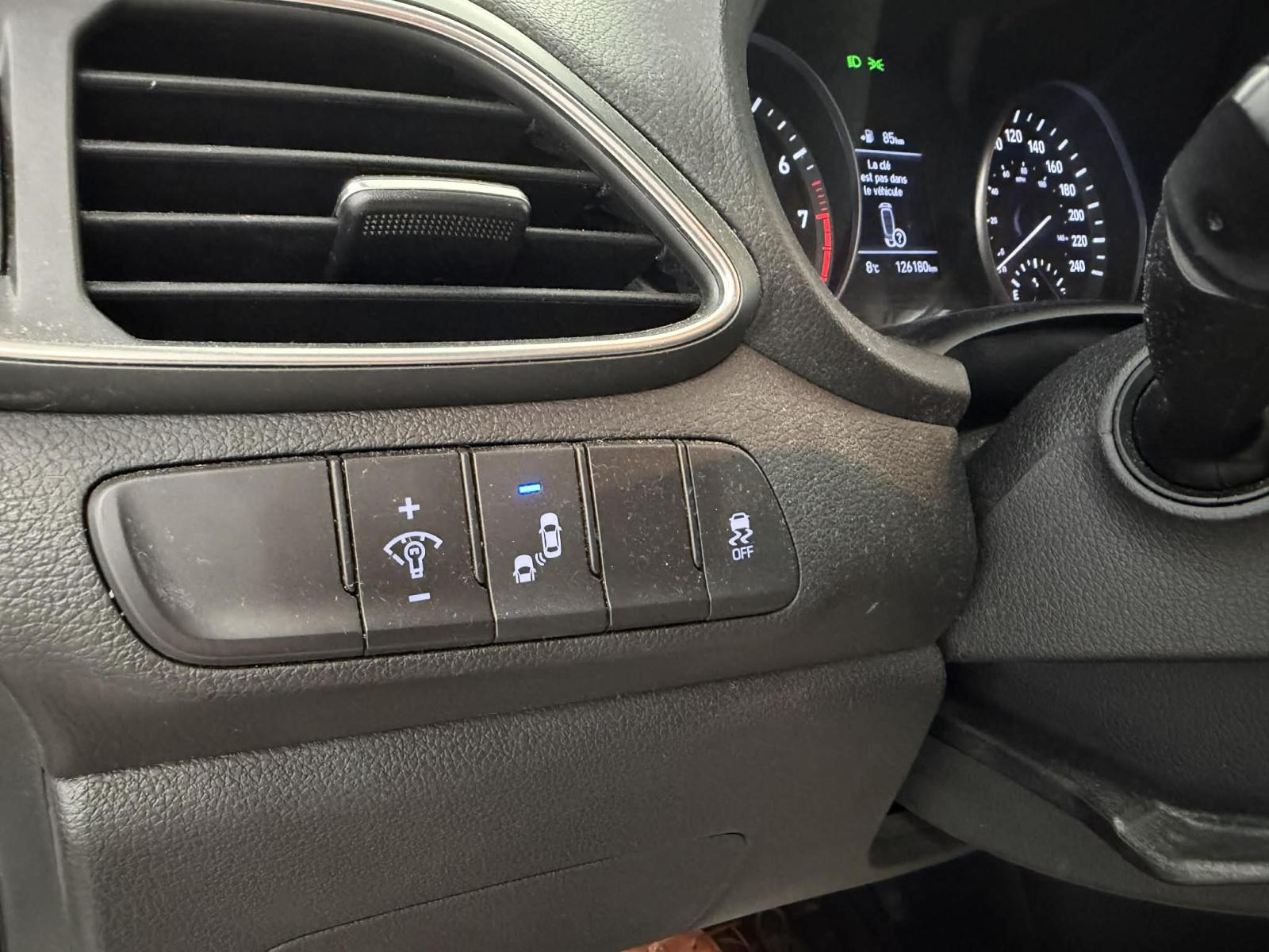 Image 21 Hyundai Elantra GT Luxury 2019