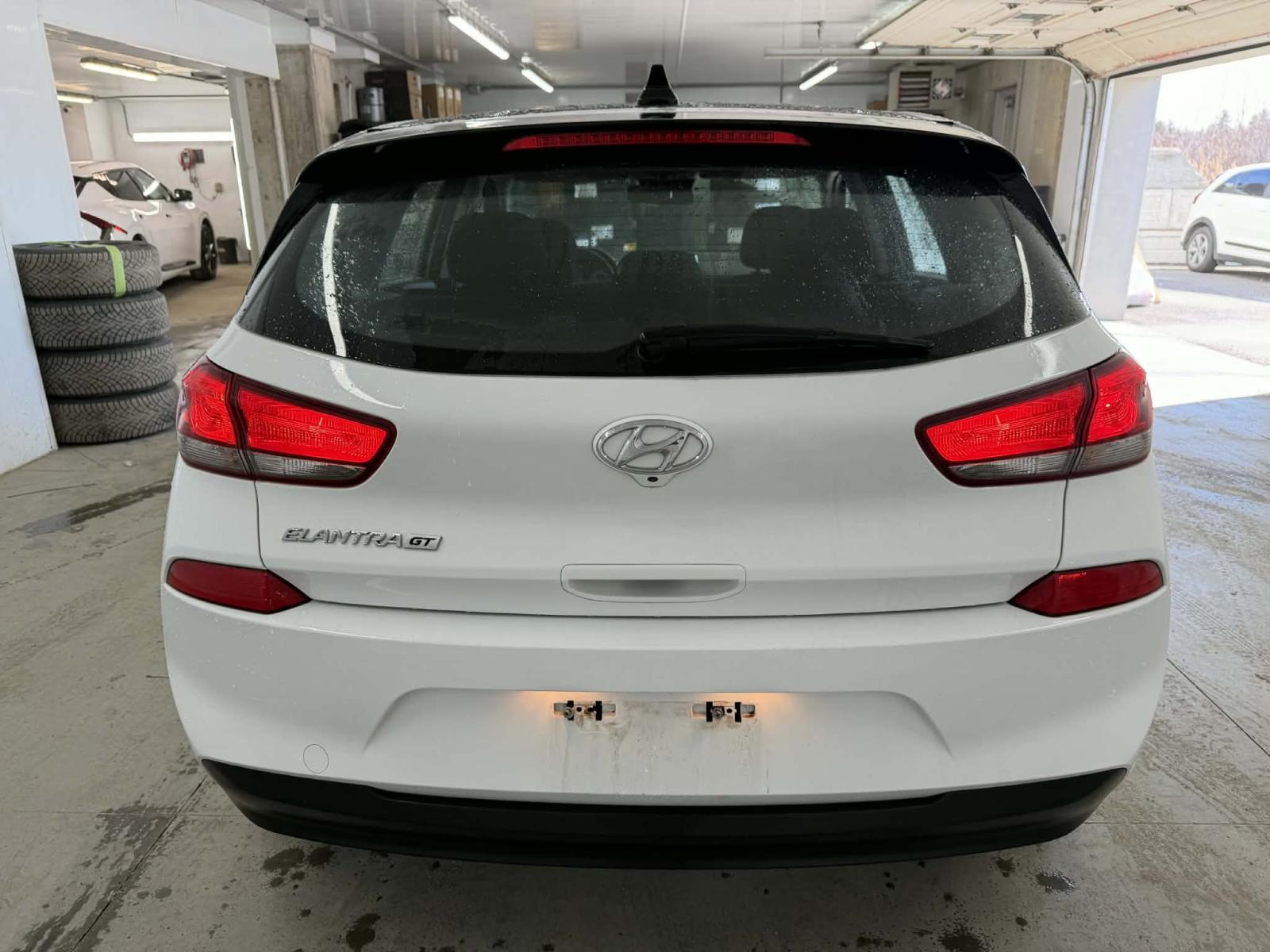 Image 5 Hyundai Elantra GT Luxury 2019