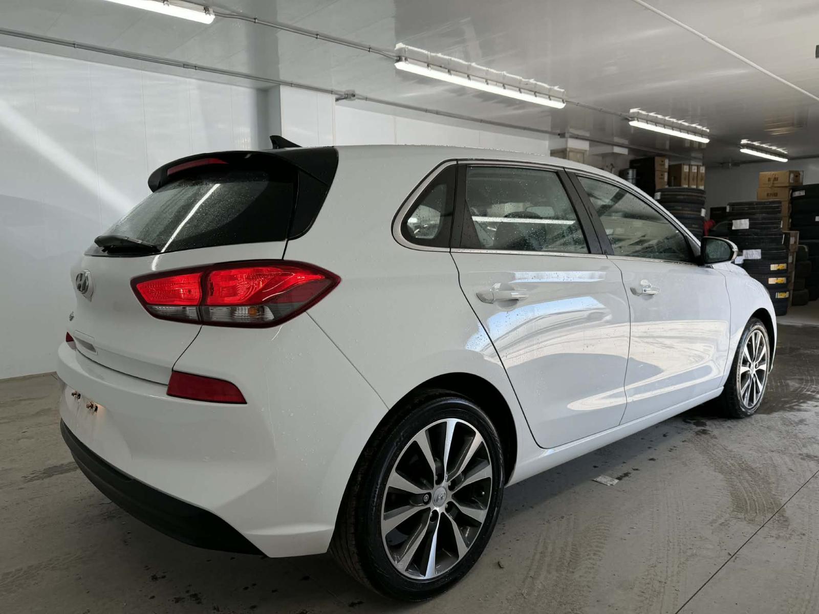 Image 6 Hyundai Elantra GT Luxury 2019