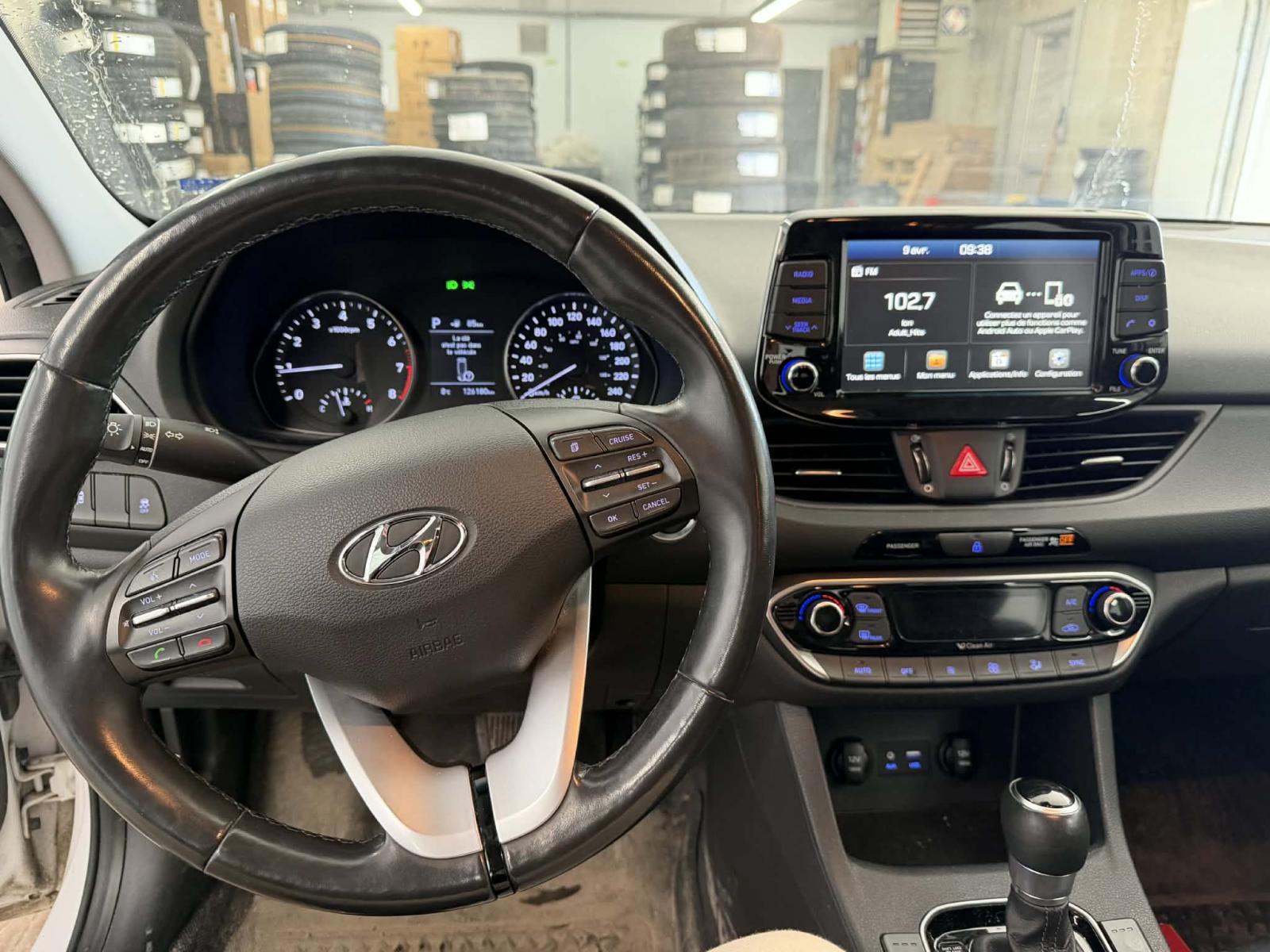 Image 13 Hyundai Elantra GT Luxury 2019