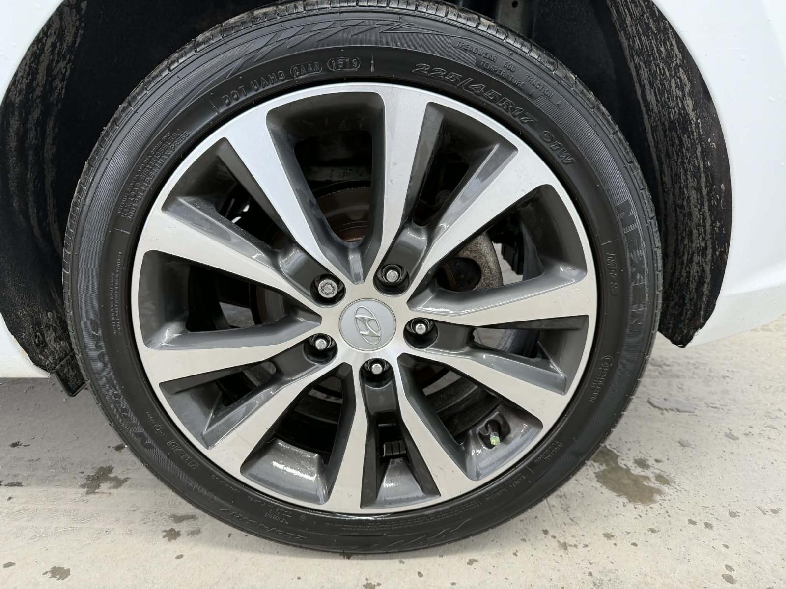 Image 8 Hyundai Elantra GT Luxury 2019