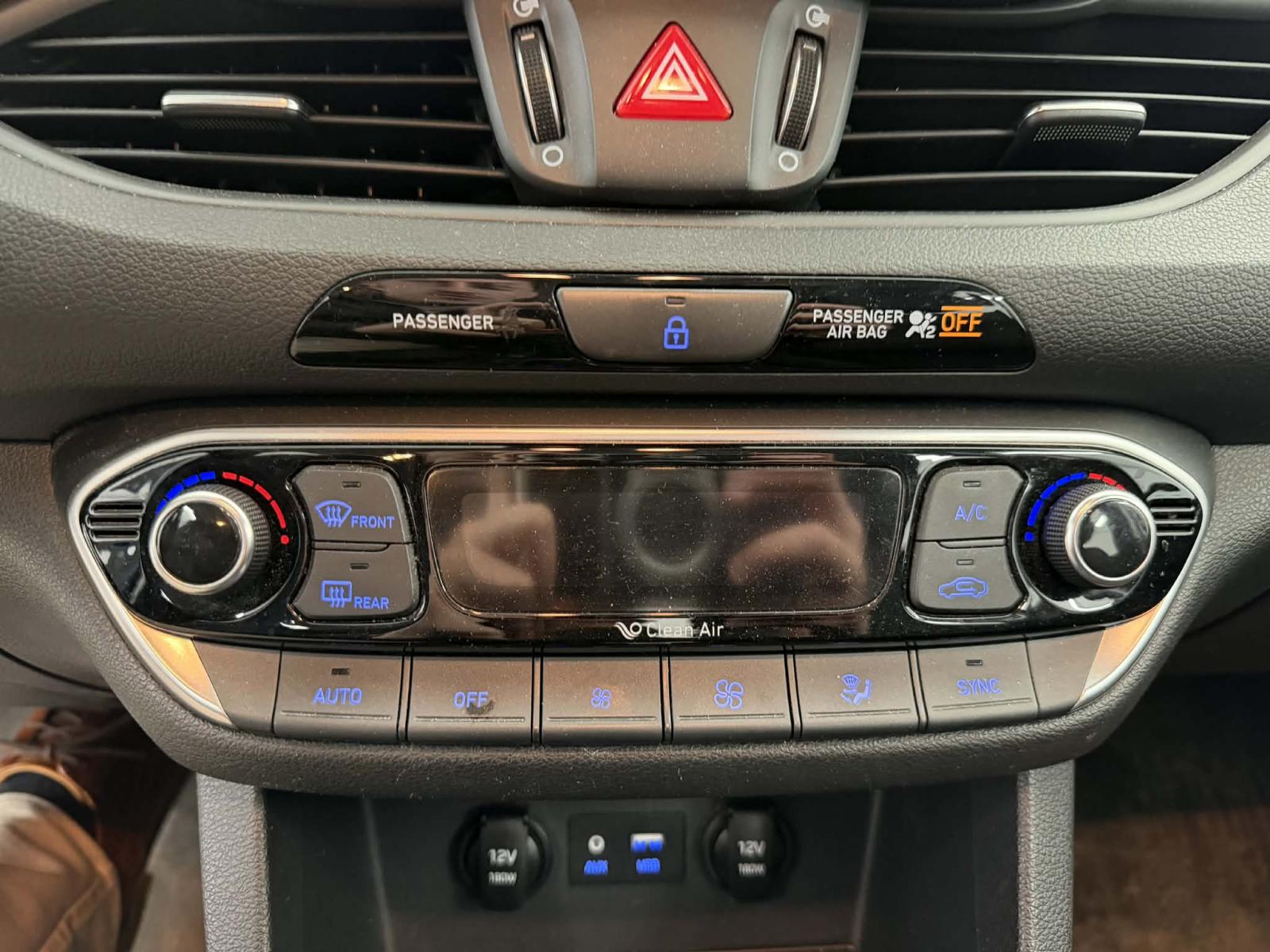 Image 16 Hyundai Elantra GT Luxury 2019