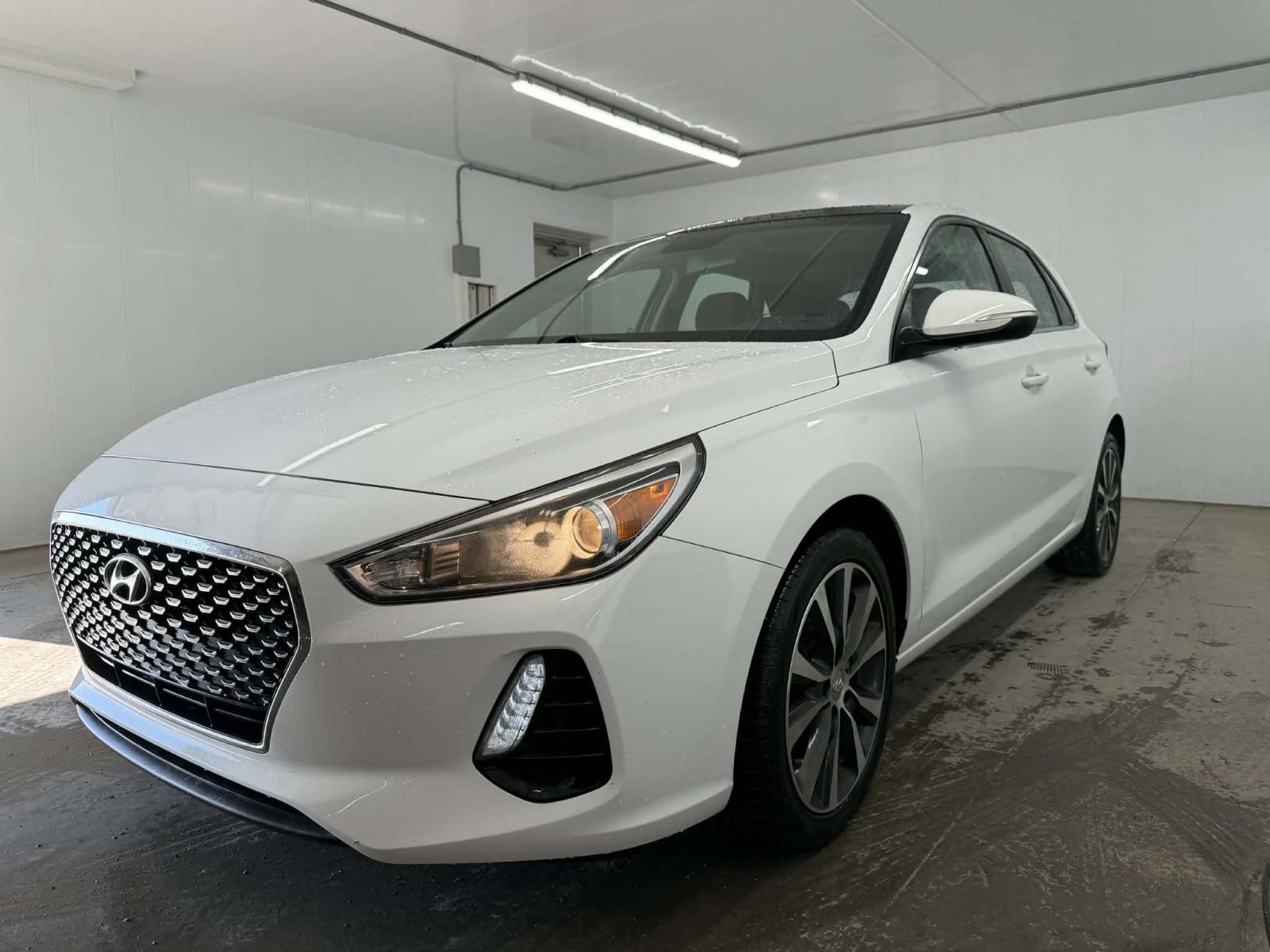 Image 3 Hyundai Elantra GT Luxury 2019