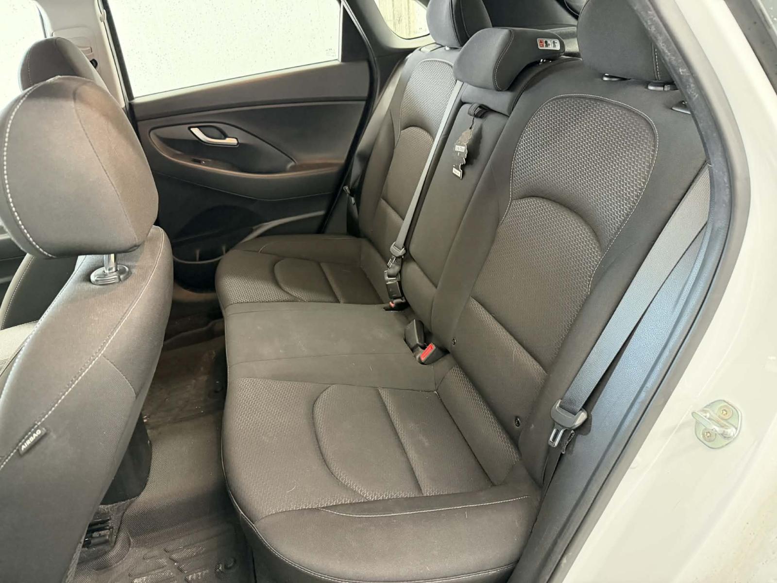 Image 12 Hyundai Elantra GT Luxury 2019