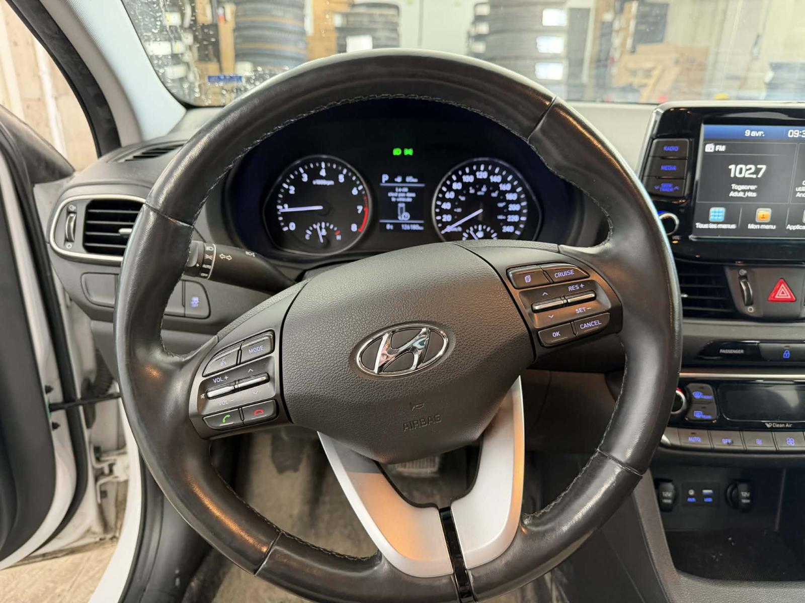 Image 18 Hyundai Elantra GT Luxury 2019