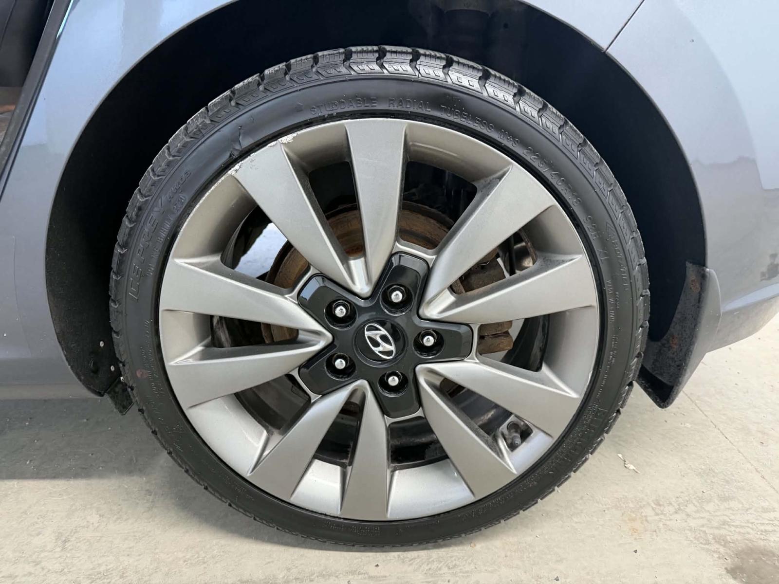 Hyundai Elantra GT Sport 2018 — photo 8
