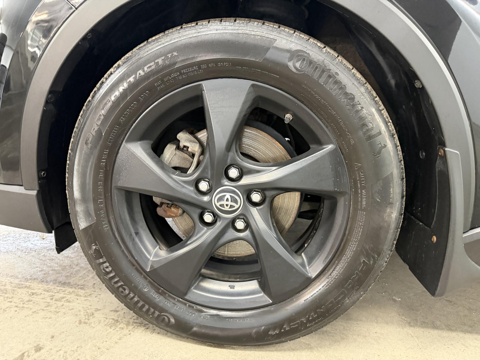 Toyota C-HR XLE 2019 — photo 8