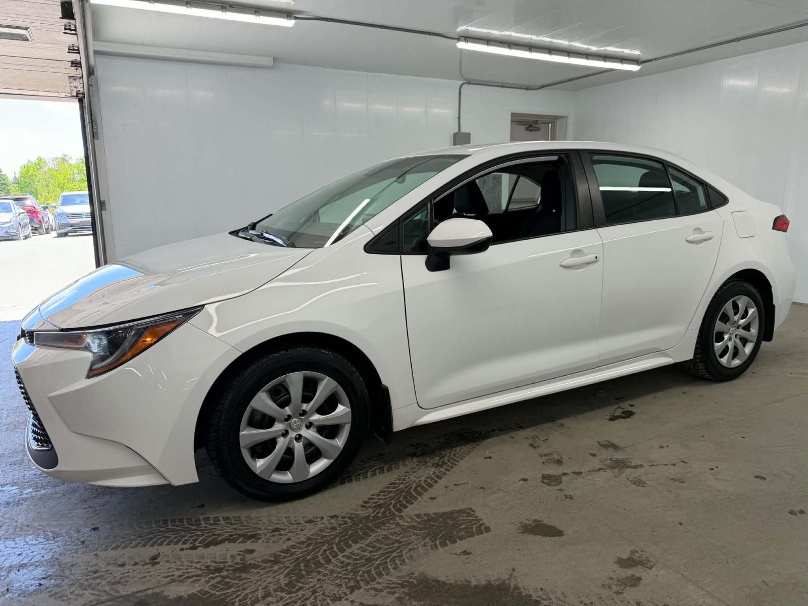 Toyota Corolla LE 2020 — photo 3