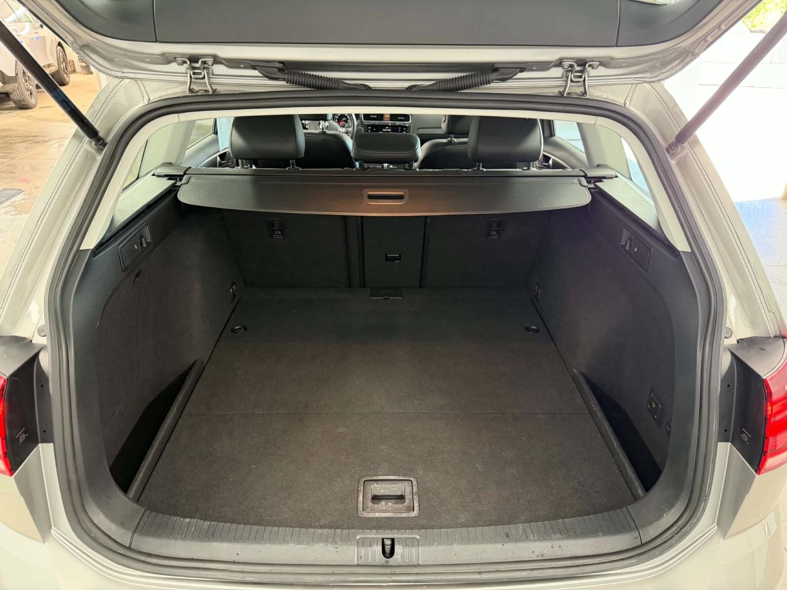Volkswagen Golf Sportwagen Highline 2019 — photo 7