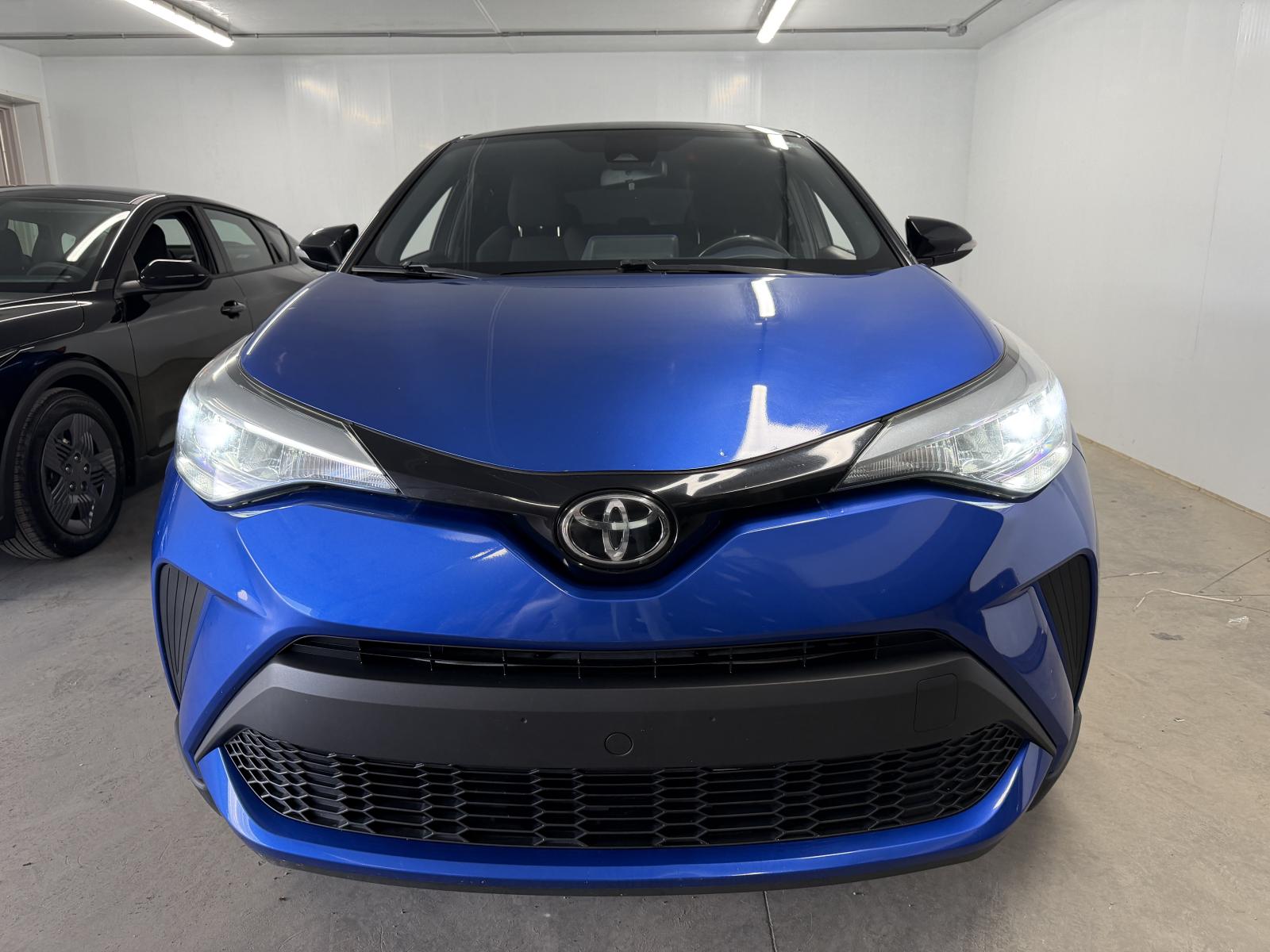 Toyota C-HR XLE Premium 2021 — photo 2