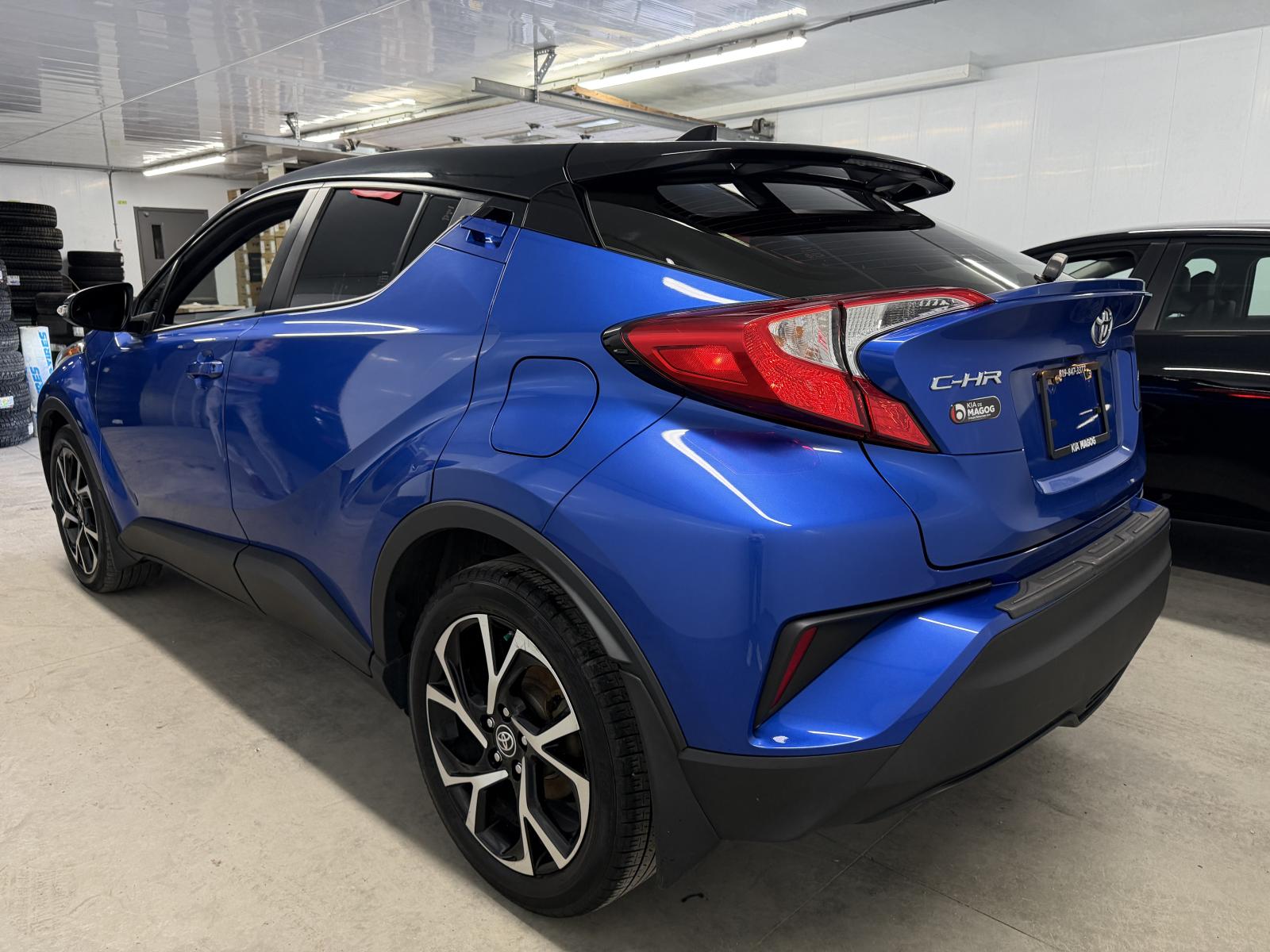 Toyota C-HR XLE Premium 2021 — photo 4