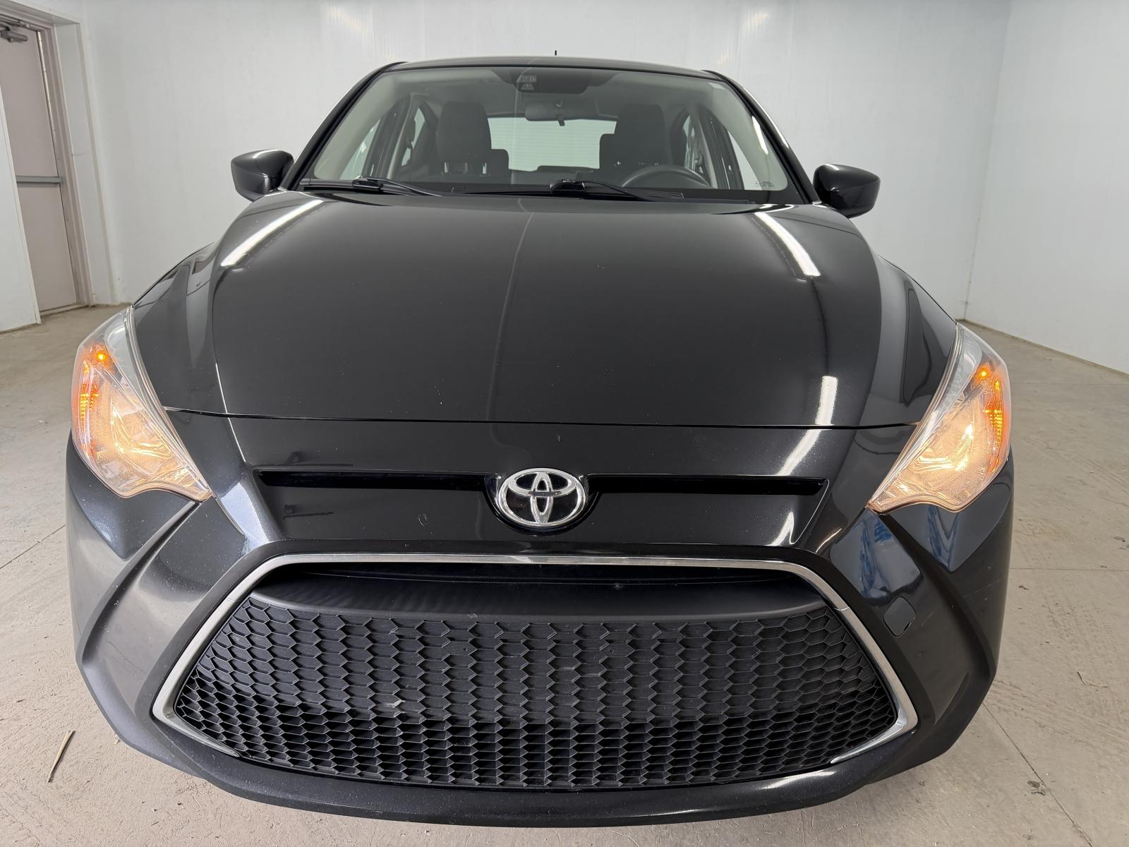Toyota Yaris Base 2020 — photo 2