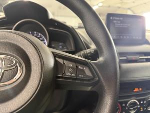 Miniature 19 Toyota Yaris Base 2020