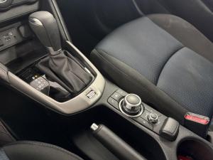 Miniature 17 Toyota Yaris Base 2020