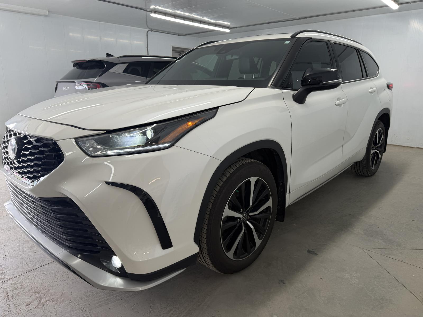 Toyota Highlander XSE 2021 — photo 3