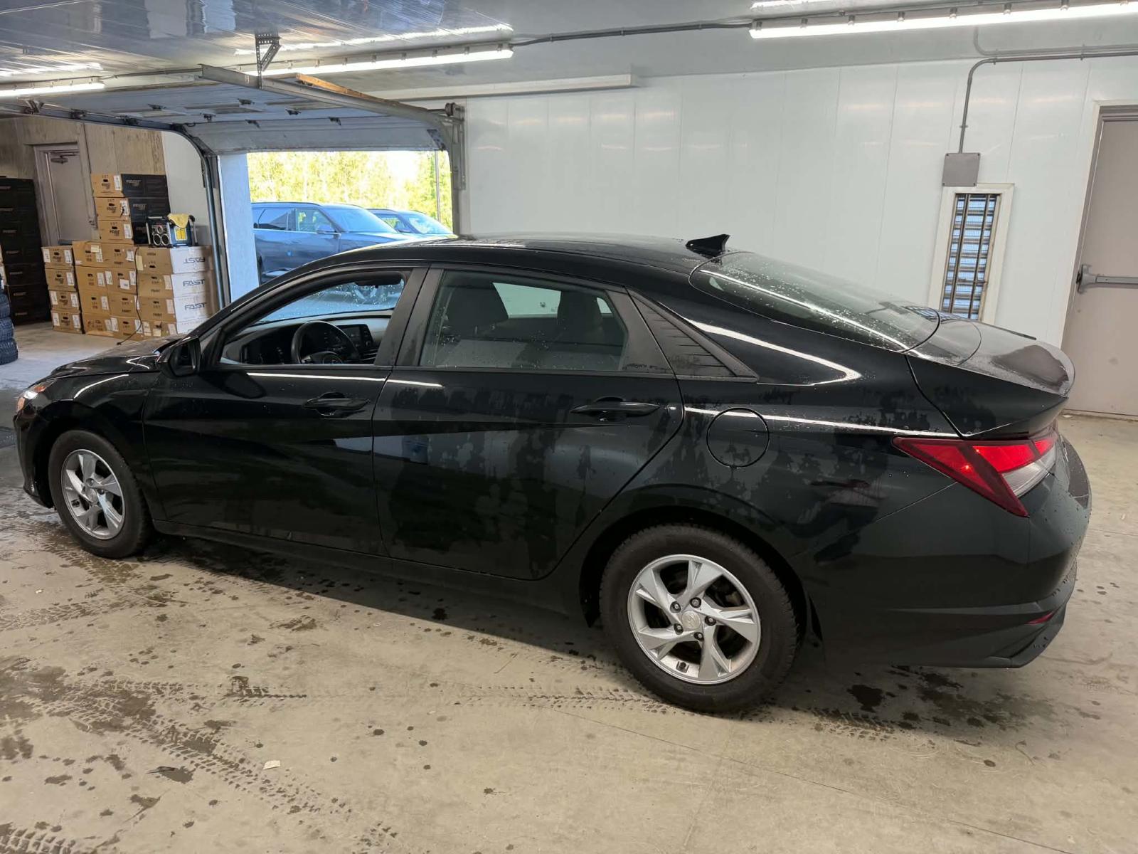 Hyundai Elantra Essential 2021 — photo 4