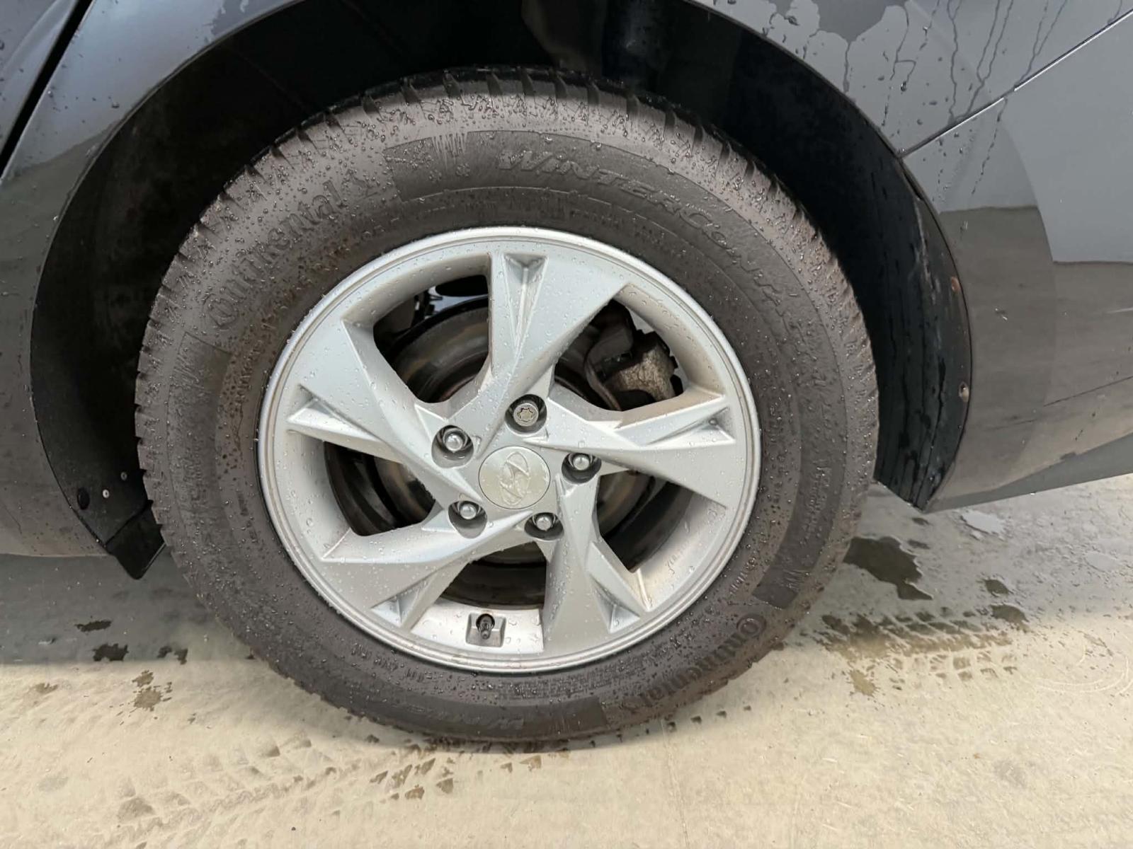 Hyundai Elantra Essential 2021 — photo 8