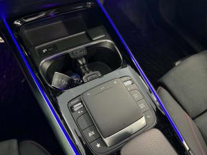 Miniature 20 Mercedes-Benz GLA-Class GLA250 2022