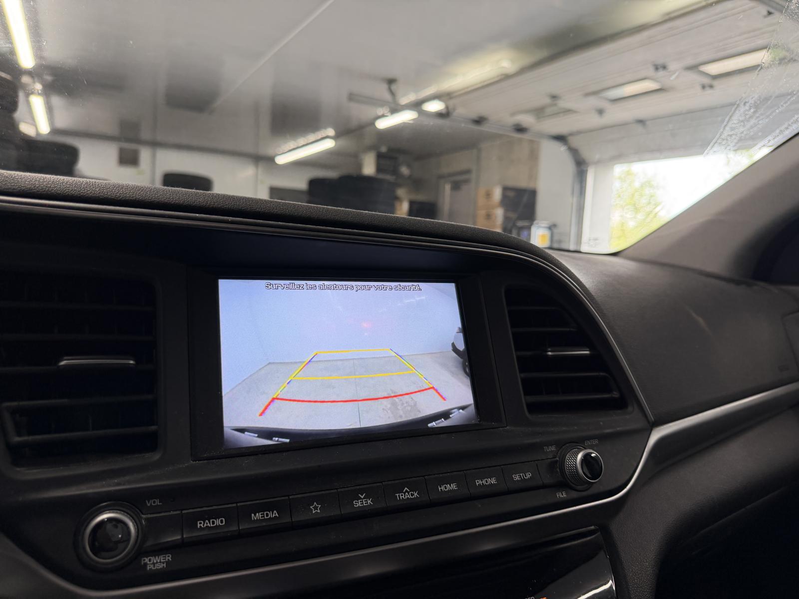 Hyundai Elantra Preferred 2019 — photo 8