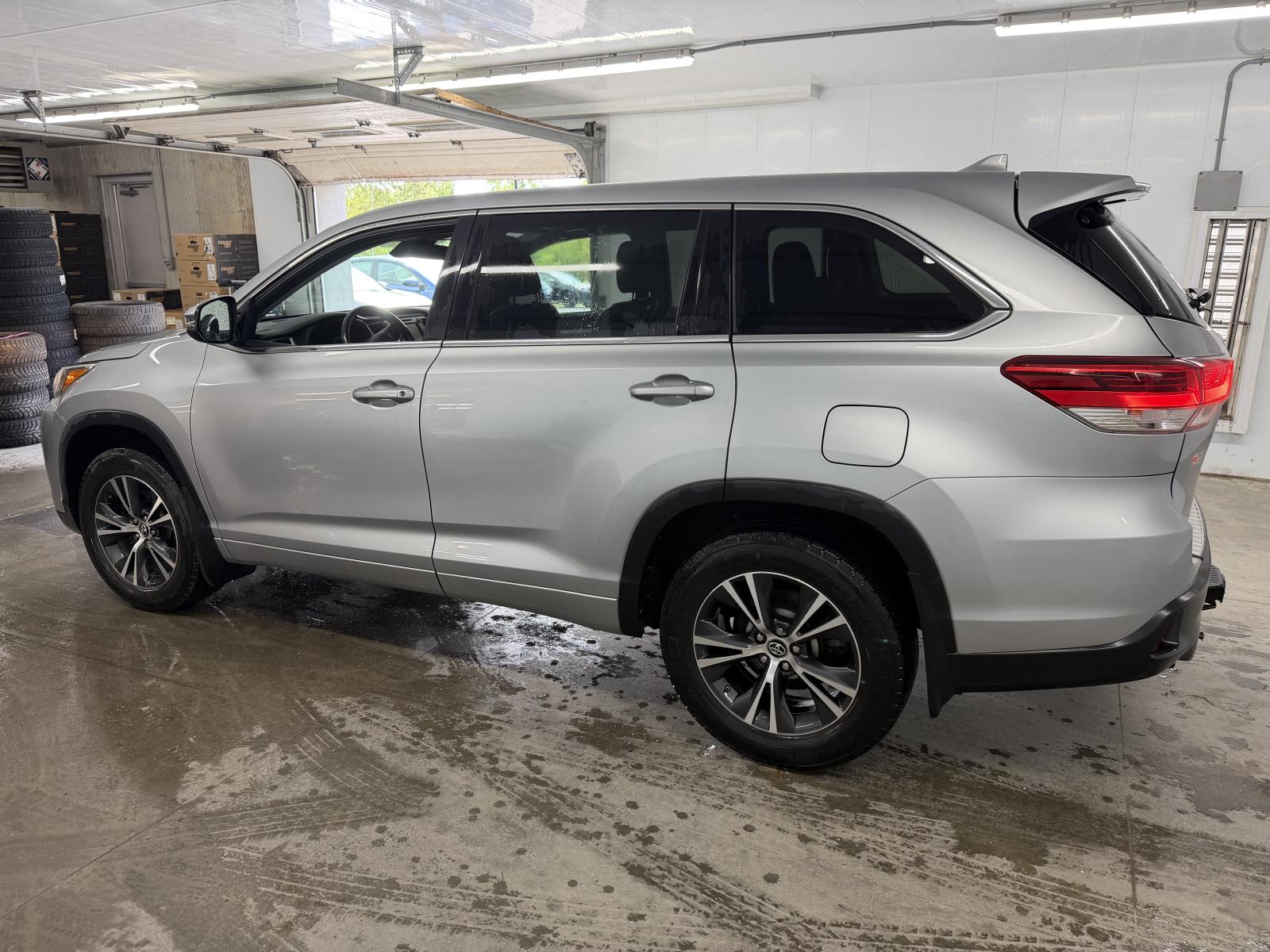 Toyota Highlander LE 2018 — photo 4