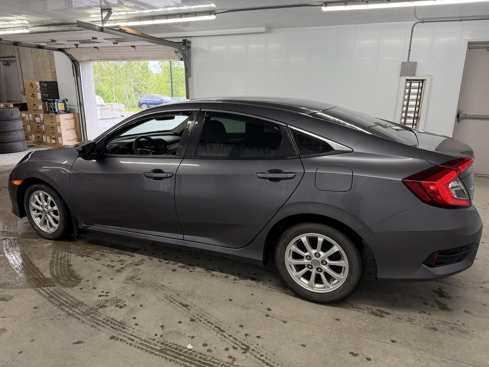 Honda Civic LX 2018 — photo 4