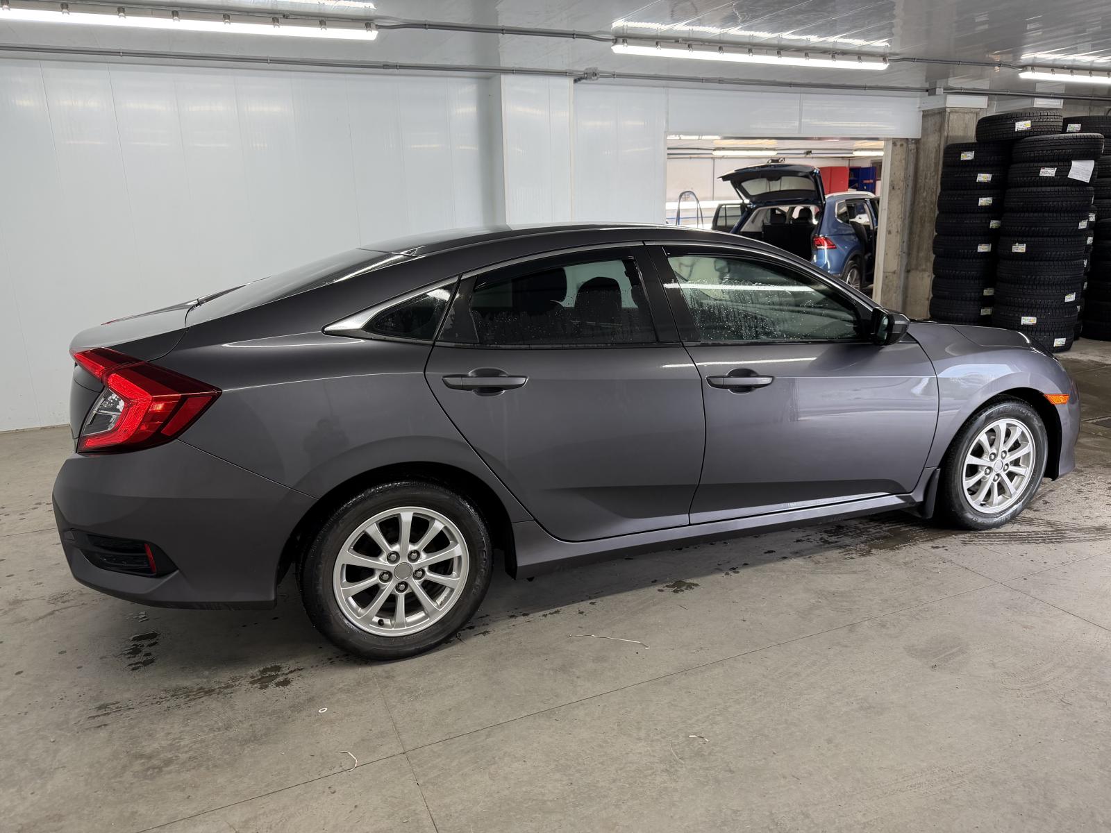 Honda Civic LX 2018 — photo 6