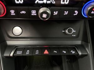 Thumbnail 18 Audi Q3 Technik 2019