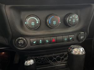 Miniature 17 Jeep Wrangler Unlimited Sahara 2017