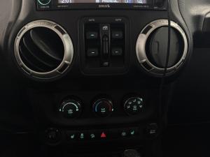 Miniature 16 Jeep Wrangler Unlimited Sahara 2017
