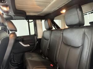 Miniature 13 Jeep Wrangler Unlimited Sahara 2017