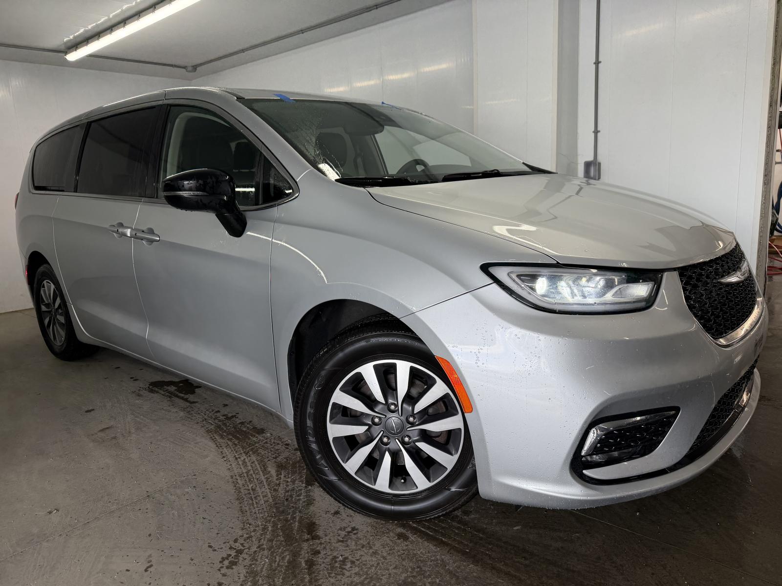 Chrysler Pacifica Select PHEV 2024