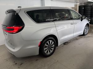 Miniature 5 Chrysler Pacifica Select PHEV 2024