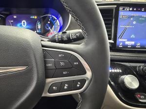 Miniature 24 Chrysler Pacifica Select PHEV 2024