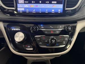 Miniature 21 Chrysler Pacifica Select PHEV 2024