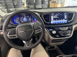 Miniature 18 Chrysler Pacifica Select PHEV 2024
