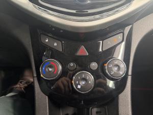 Miniature 18 Chevrolet Sonic LT 2018