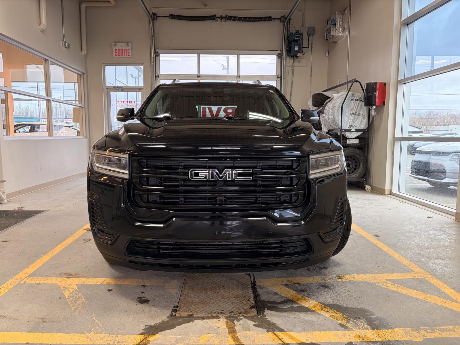 Image 2 GMC Acadia SLE 2022