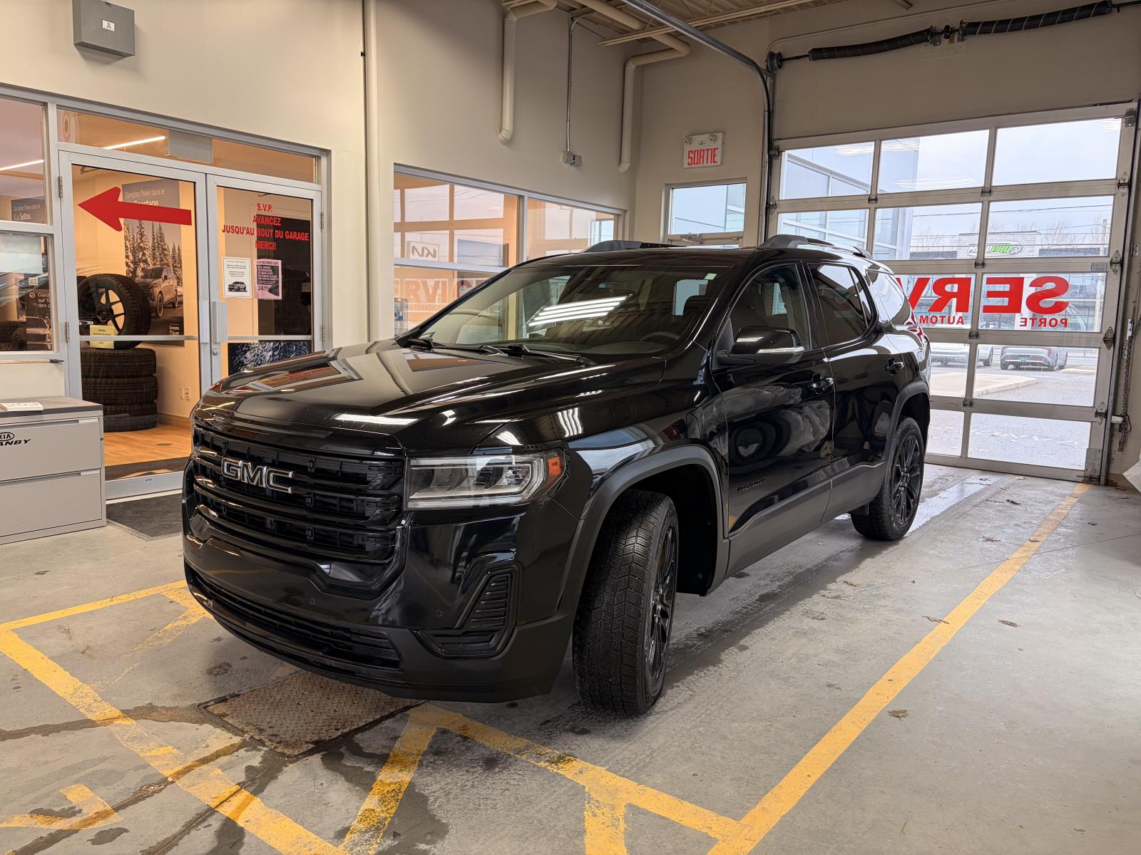 Image 3 GMC Acadia SLE 2022