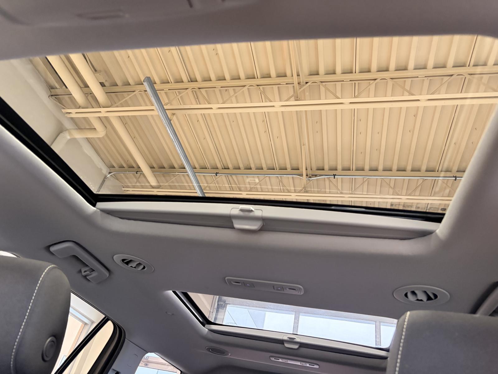 Image 17 GMC Acadia SLE 2022