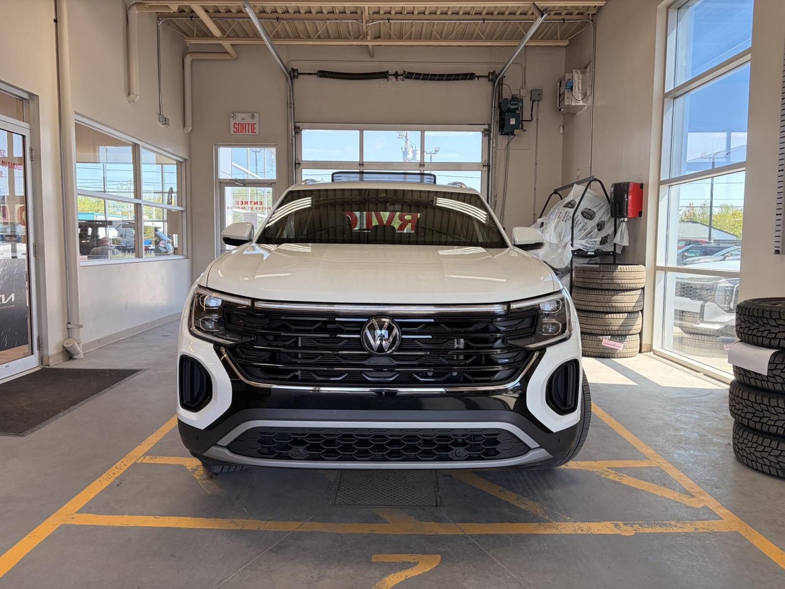 Volkswagen Atlas Cross Sport Highline 2024 — photo 2